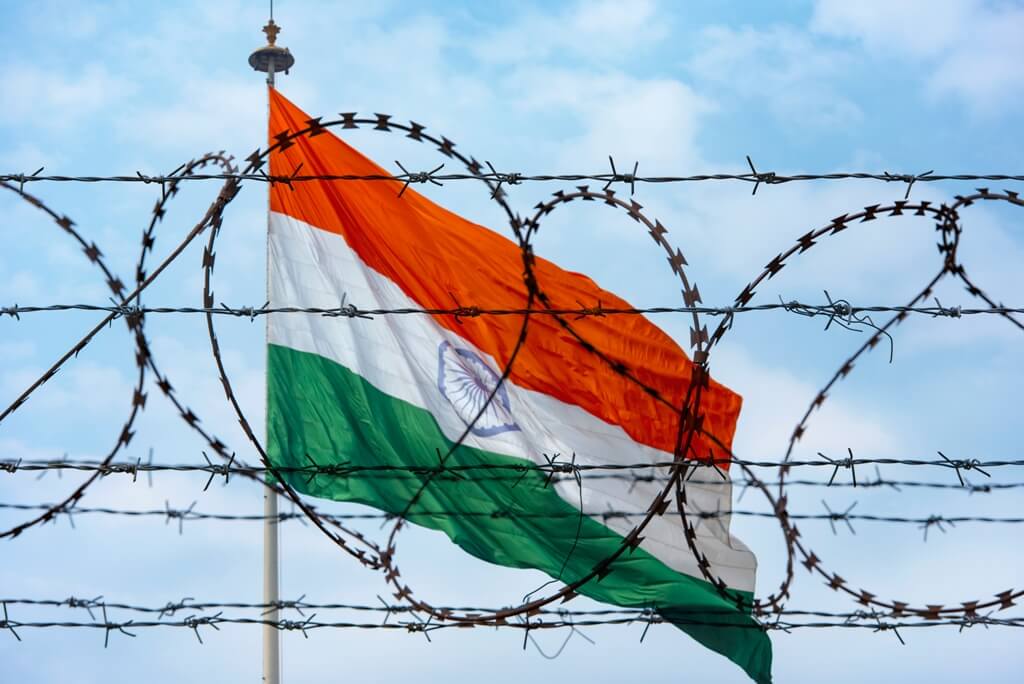 हे कायर पकिस्तान !  ये मत भूलो कि बाप तुम्हारे लगते हैं – हिन्दुस्तान
