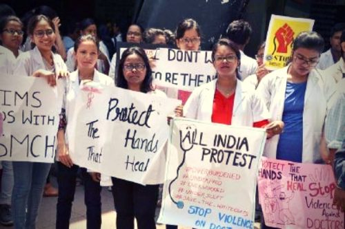 क्या इसी दिन के लिए मोदीजी ने कोरोना वॉरियर्स के लिए ताली और थाली बजवाई थी!