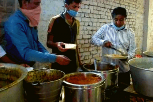 एक रूपये में जरूरतमंदों का पेट भर रही प्रवीण गोयल की रसोई